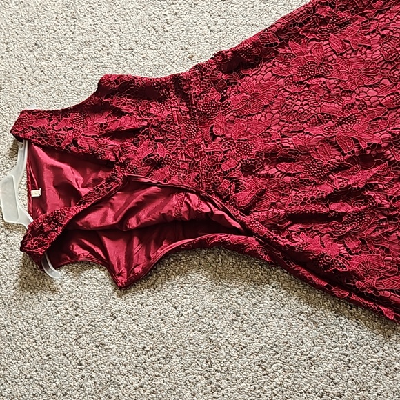 NWOT Kimi lily Wine Red Lace Midi Dress. - Picture 3 of 9